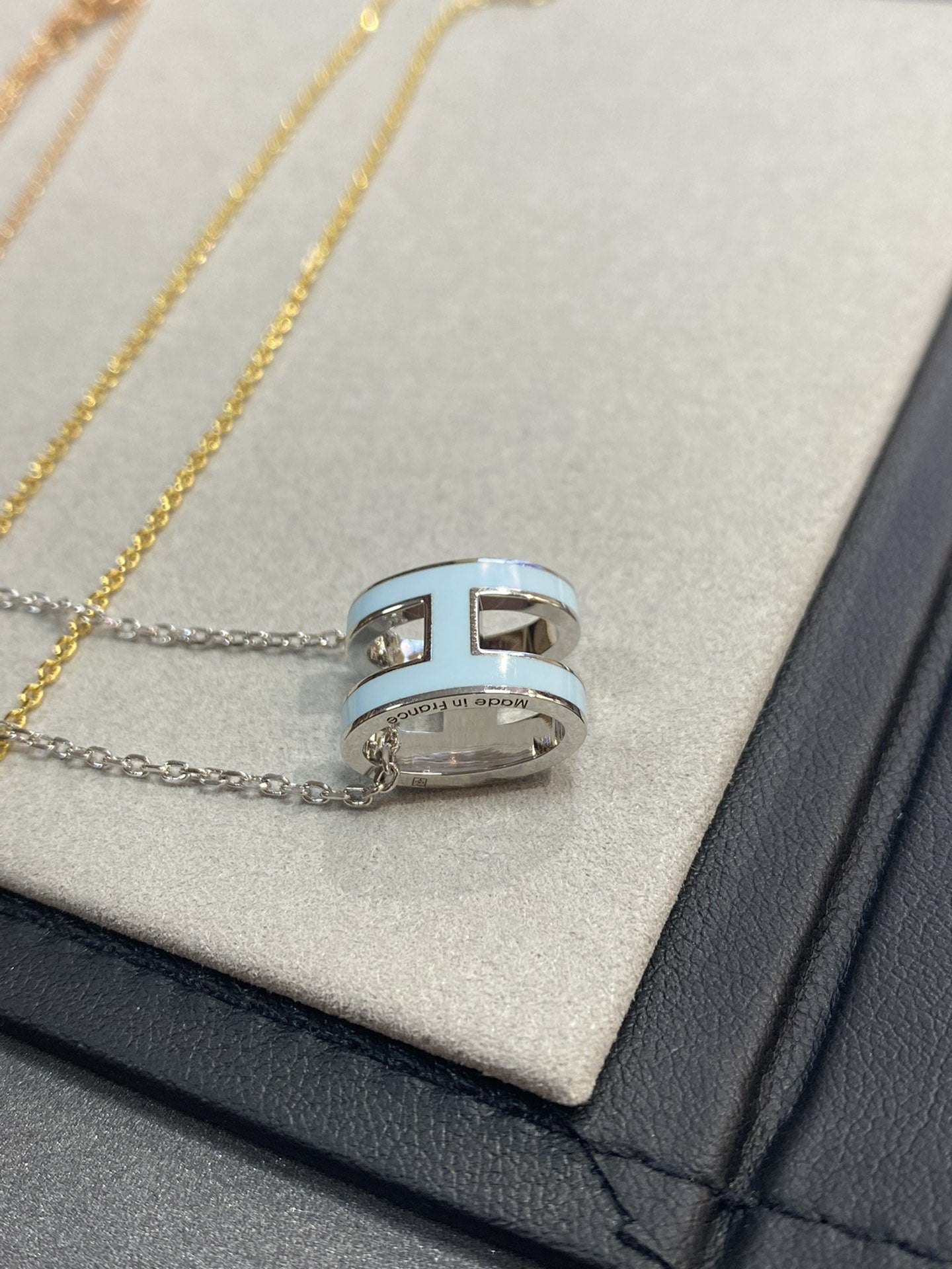 [Shinejoy]POP H LIGHT BLUE NECKLACE