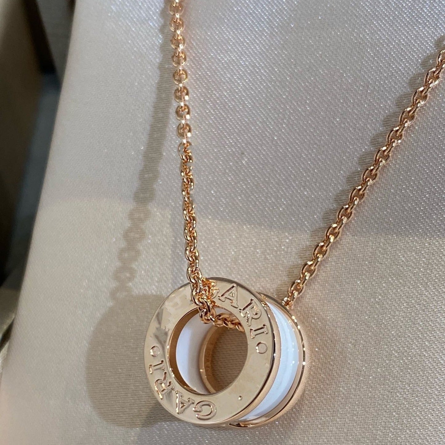 [⭐Shinejoy]ZERO 1 WHITE CERAMIC PINK GOLD NECKLACE