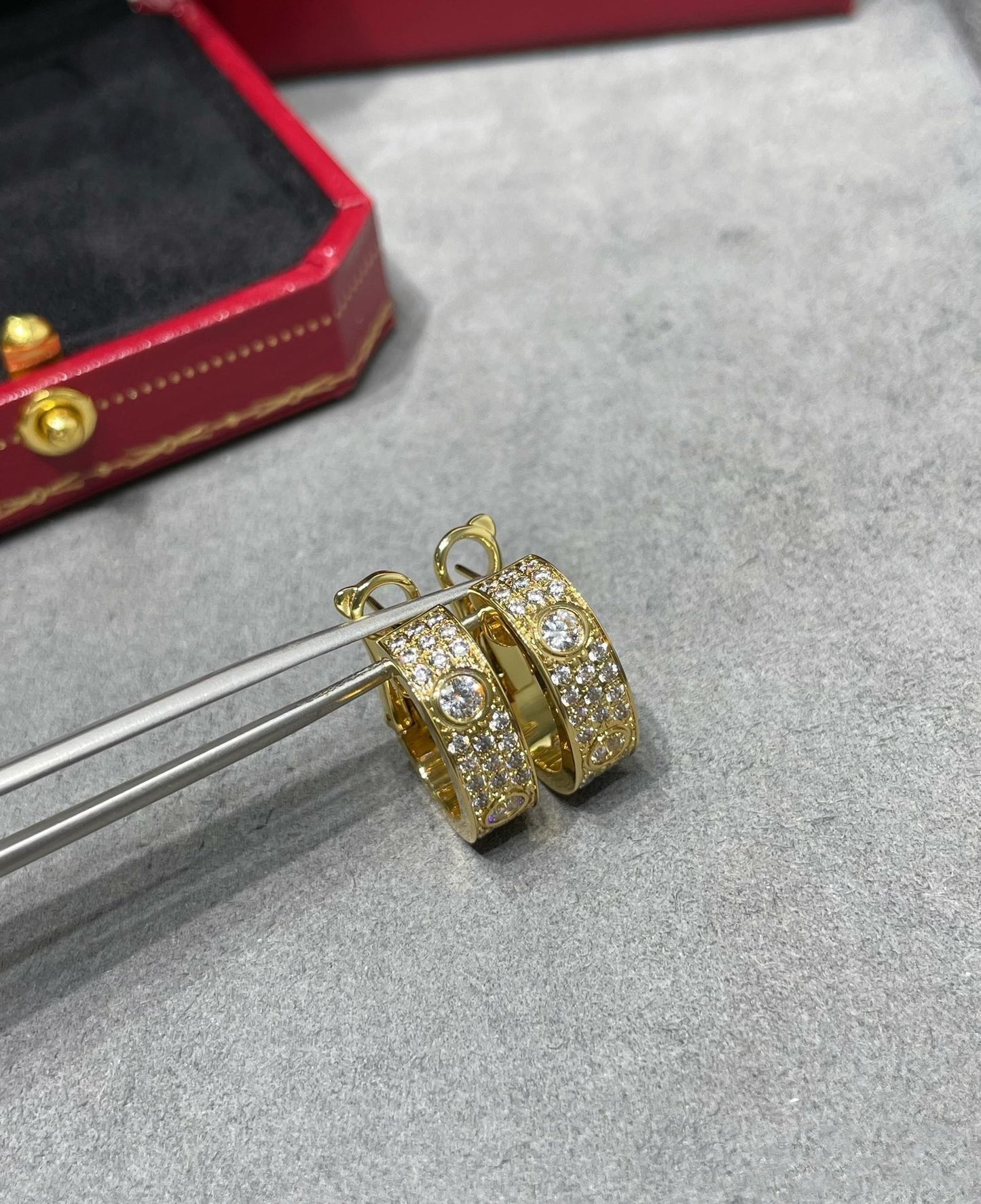 [Shinejoy]LOVE 5.5MM DIAMOND PAVED EARRINGS