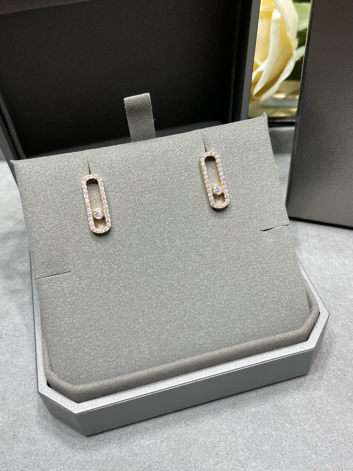 [⭐Shinejoy]MOVE UNO STUD DIAMOND PAVED EARRINGS