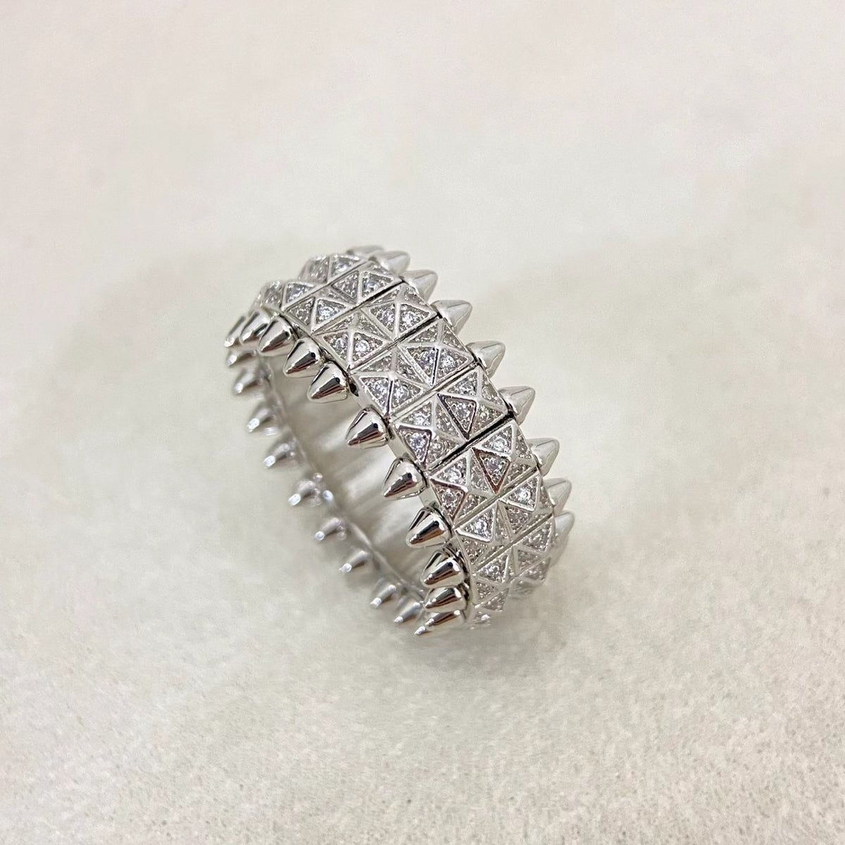 [⭐Shinejoy]CLASH DOUBLE-ROW RIVET RING WITH DIAMOND SETTING