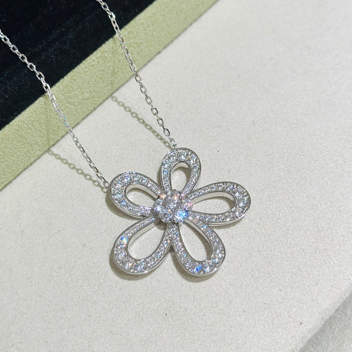 [⭐Shinejoy]FLOWERLACE NECKLACE FULL DIAMONDS