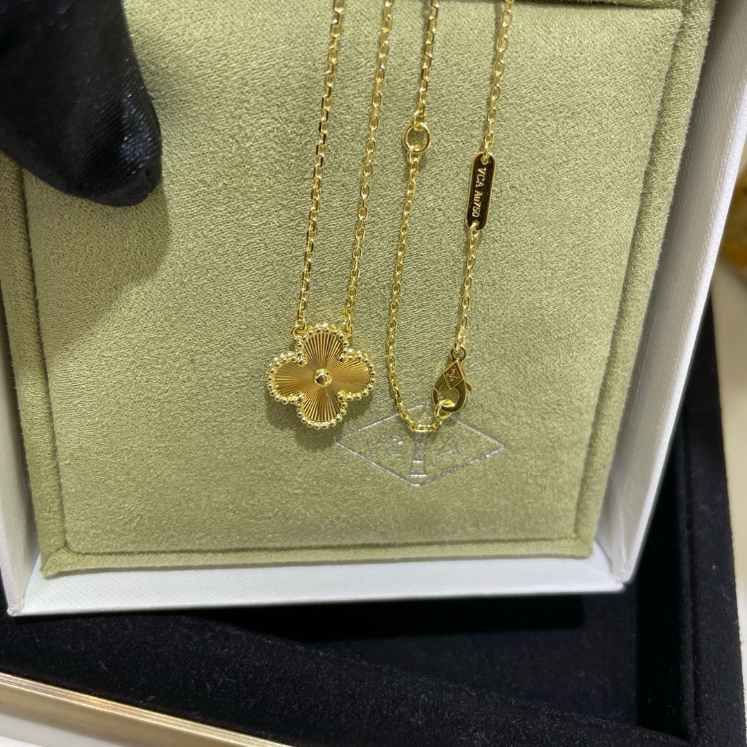 [Shinejoy]CLOVER 15MM LASER NECKLACE