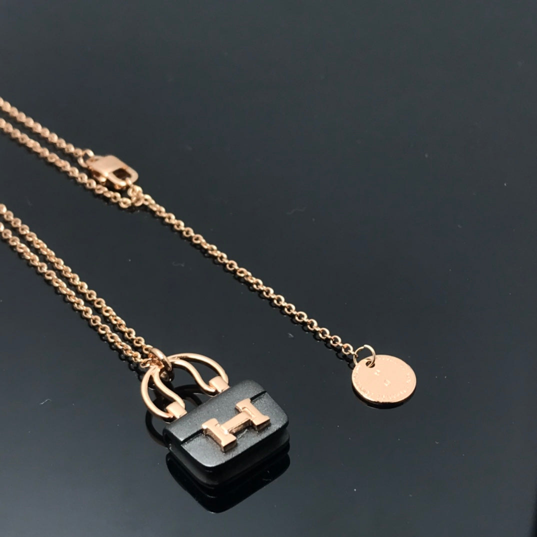 [Shinejoy]WOMEN'S HM AMULETTES CONSTANCE PENDANT NECKLACE